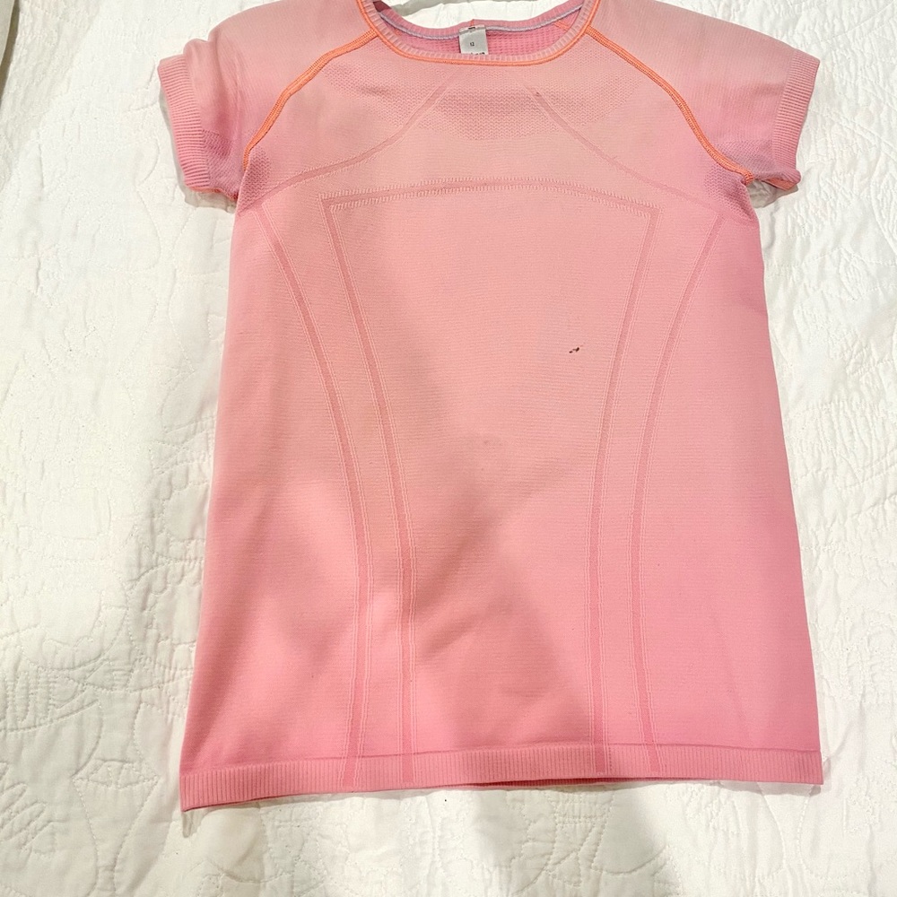 Short sleeve tee shirt